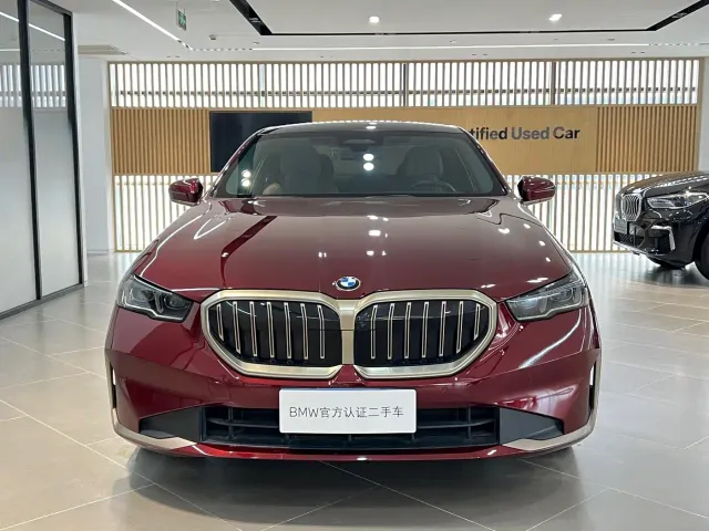 BMW 5 Series — Фото автомобиля 2