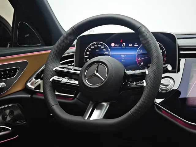 Mercedes-Benz E-Class — Фото автомобиля 20
