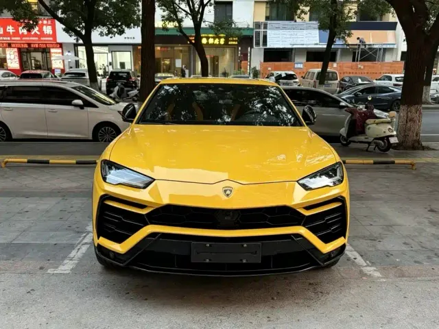Lamborghini Urus — Фото автомобиля 2