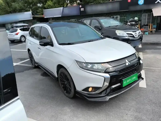 Mitsubishi Outlander — Фото автомобиля 3