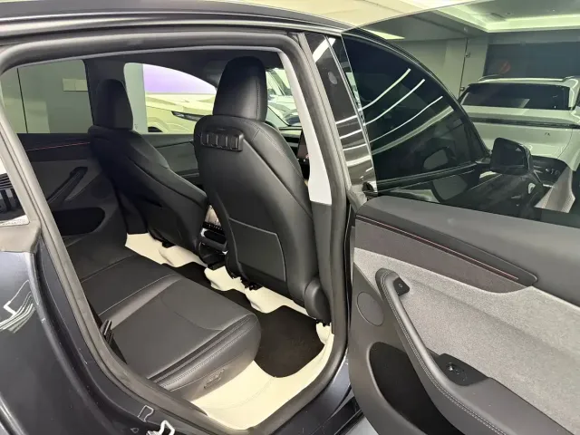 Tesla Model Y — Фото автомобиля 2