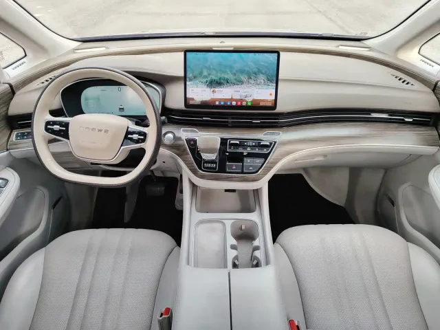 Roewe iMAX8 — Фото автомобиля 6