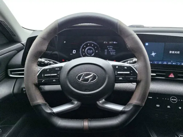 Hyundai Elantra — Фото автомобиля 14