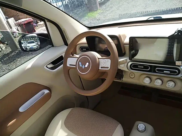 Wuling Hongguang Mini EV — Фото автомобиля 10