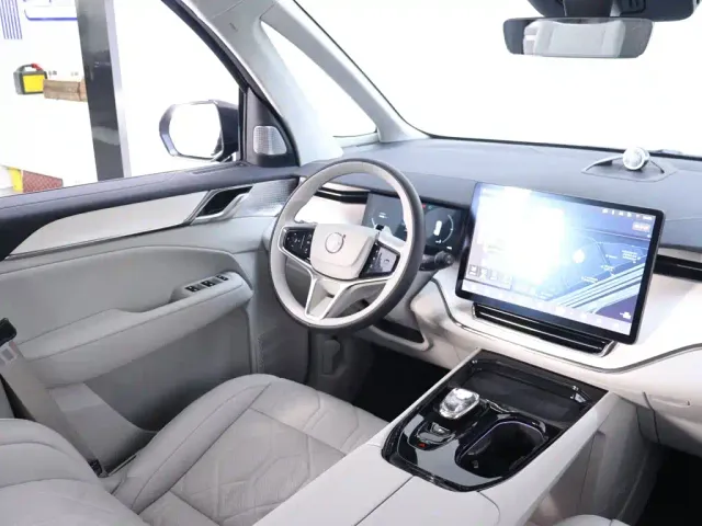 Volvo Volvo EM90 2025 Ultra Six-Seater — Фото автомобиля 14