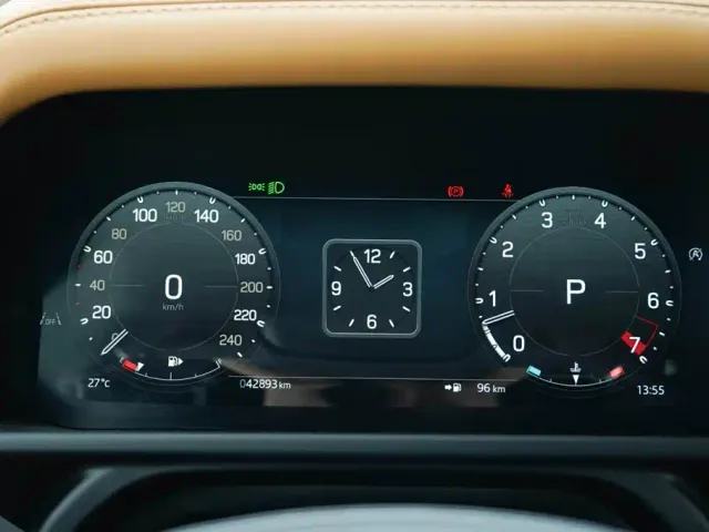 Land Rover Defender — Фото автомобиля 7