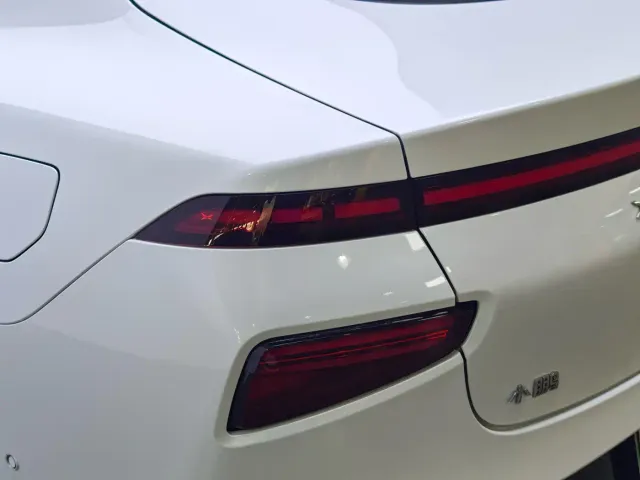Xpeng P7 — Фото автомобиля 6