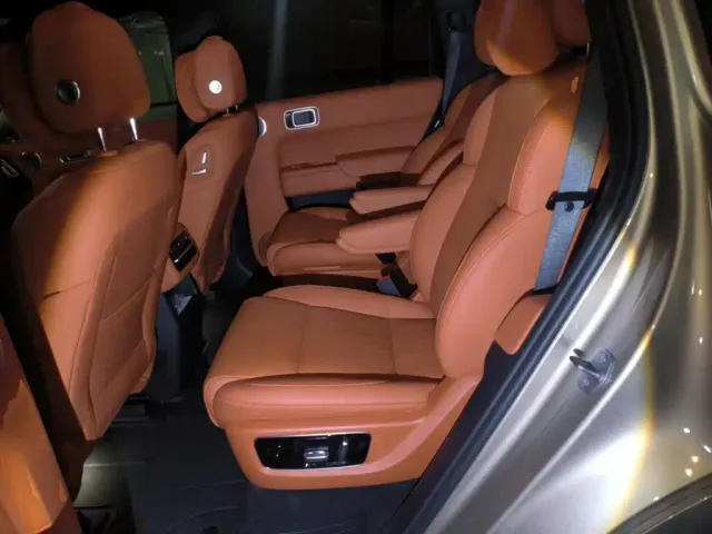 Li Auto L8 — Фото автомобиля 13