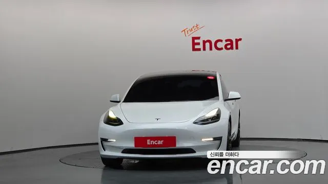 Tesla Model 3 — Фото автомобиля 2