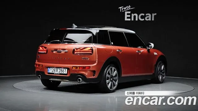Фотография автомобиля — MINI Clubman