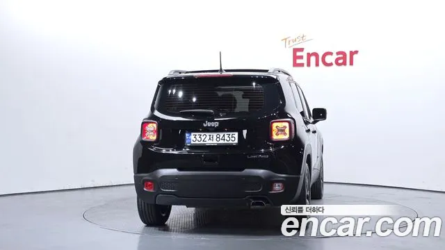 Jeep Renegade — Фото автомобиля 4