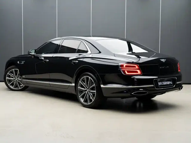 Bentley Flying Spur — Фото автомобиля 6