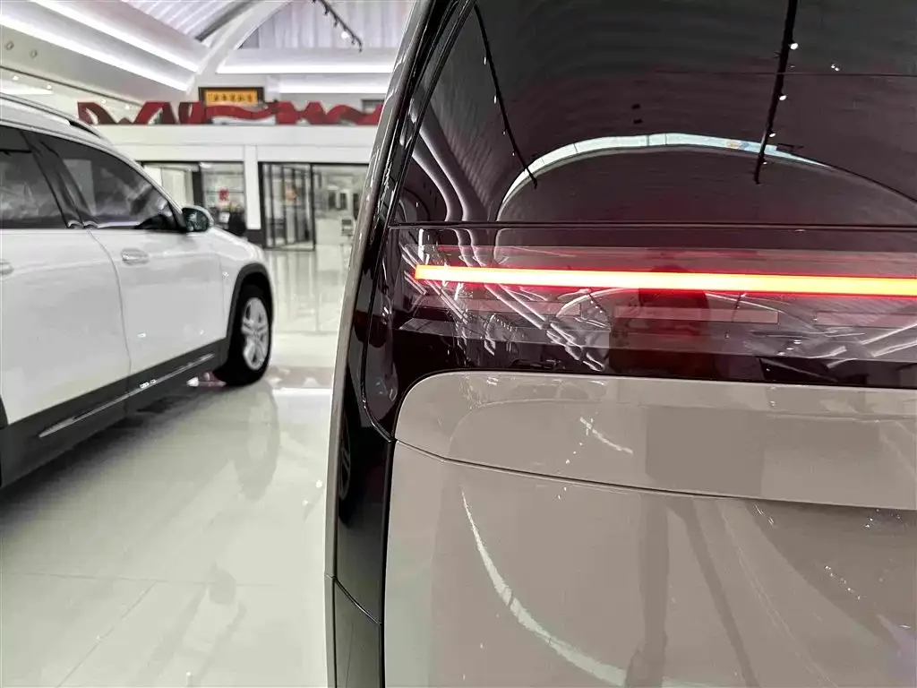 Li Auto Li Auto MEGA 2025 Model Home Family Special Edition — Фото автомобиля 21