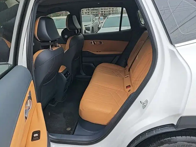 Geely Galaxy Starship 7 EM-i — Фото автомобиля 16