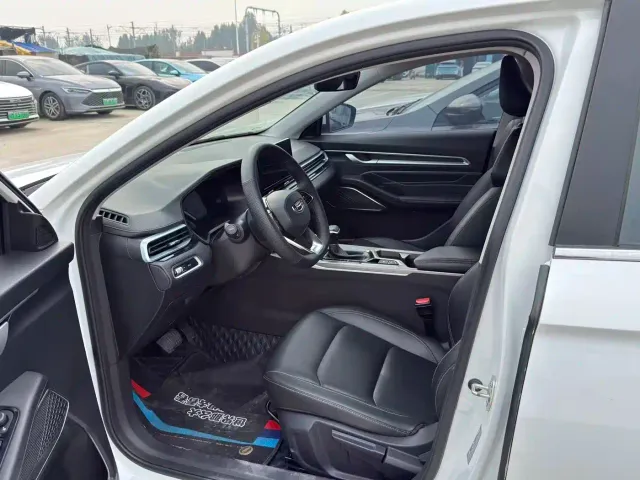 Geely Emgrand — Фото автомобиля 4