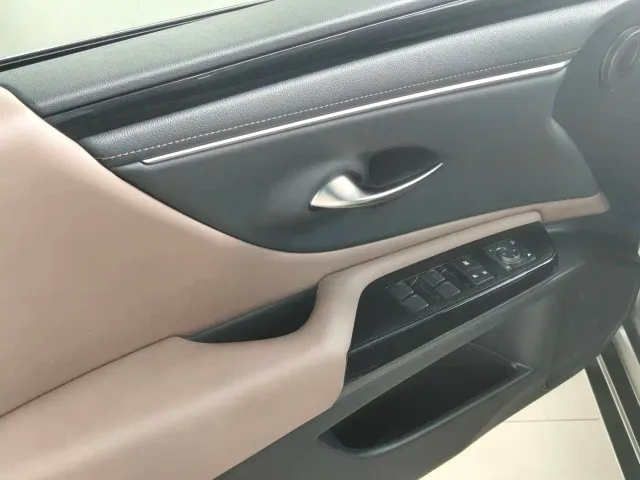 Lexus ES — Фото автомобиля 13