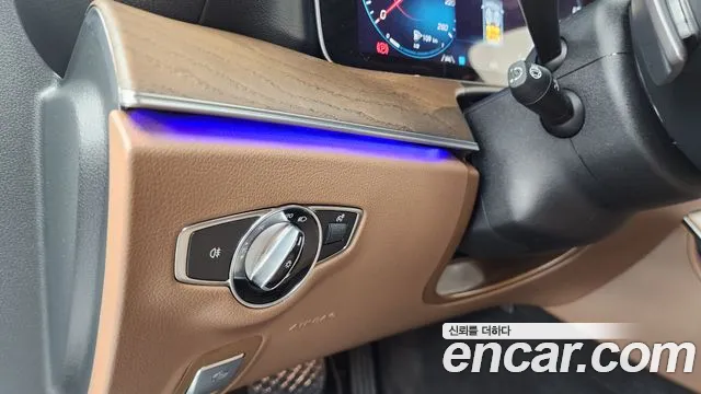 Mercedes-Benz E-Class — Фото автомобиля 14