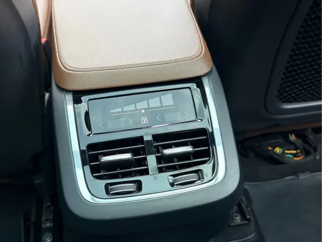 Volvo XC90 — Фото автомобиля 17