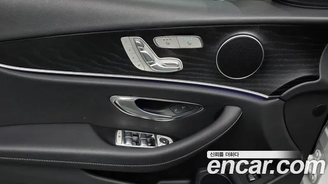 Mercedes-Benz E-Class — Фото автомобиля 16