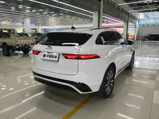 Jaguar F-Pace — Фото автомобиля 11