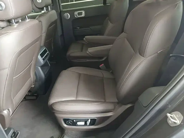Li Auto L8 — Фото автомобиля 16