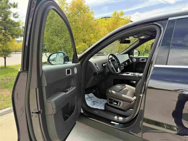 Li Auto L8 — Фото автомобиля 8