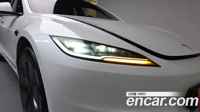 Tesla Model 3 — Фото автомобиля 20