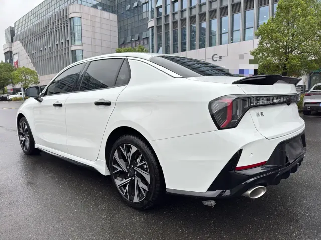 Lynk & Co 03 — Фото автомобиля 24