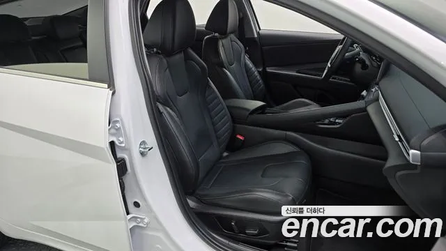 Hyundai Avante CN7 — Фото автомобиля 12