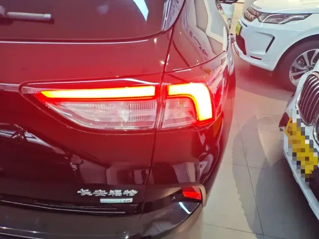 Ford Escape — Фото автомобиля 7