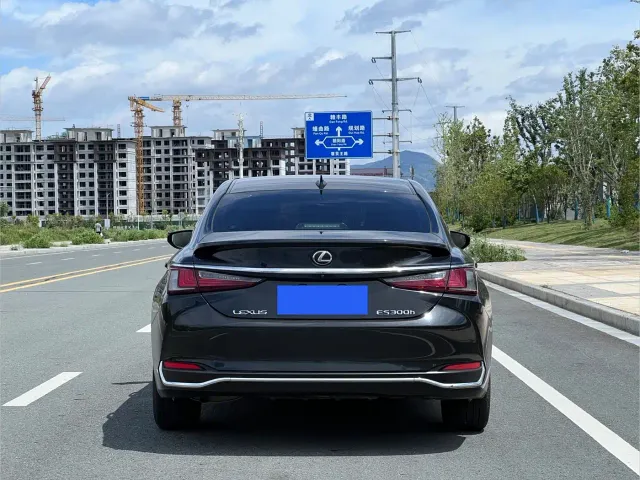 Lexus ES — Фото автомобиля 5