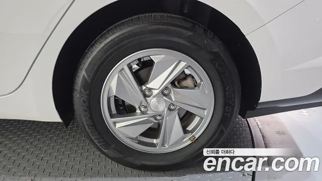 Hyundai AVANTE Новый Avante (CN7) — Фото автомобиля 21