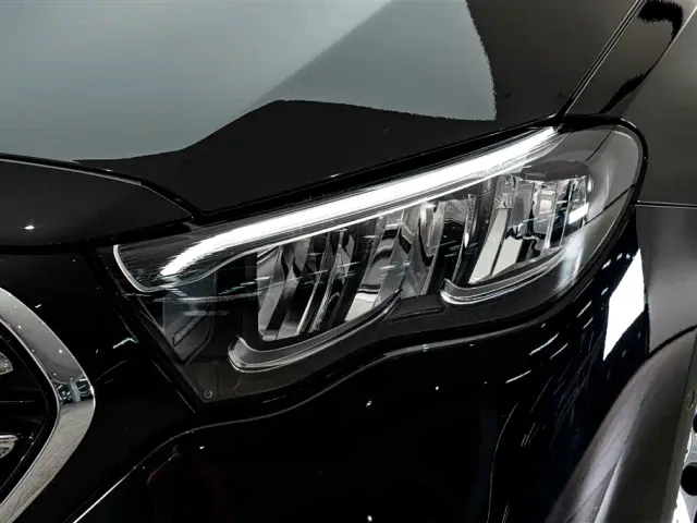 Mercedes-Benz E-Class — Фото автомобиля 4