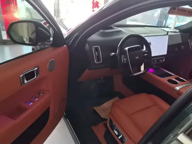 Li Auto L9 — Фото автомобиля 15