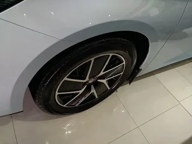BYD Qin L — Фото автомобиля 22
