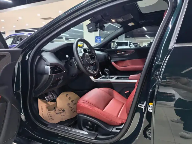 Jaguar XEL — Фото автомобиля 7