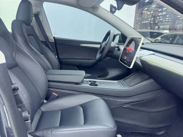 Tesla Model Y — Фото автомобиля 17