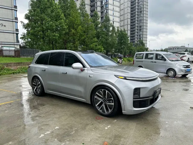 Li Auto L9 — Фото автомобиля 2