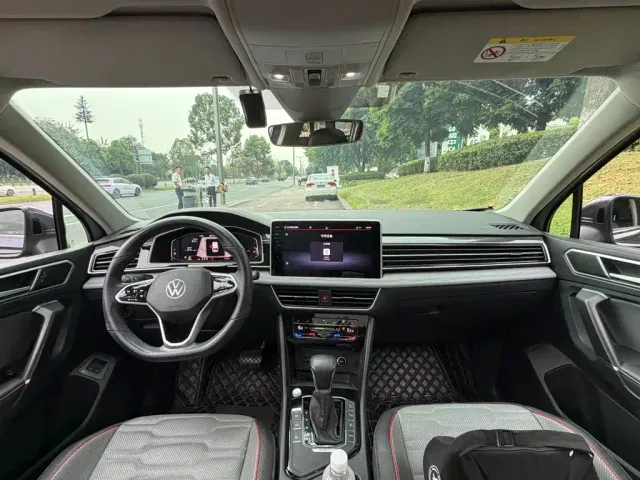 Volkswagen Tiguan L PHEV — Фото автомобиля 13