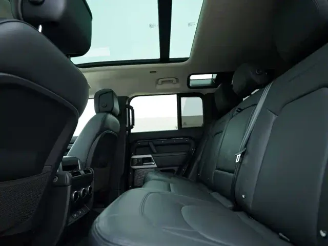 Land Rover Defender — Фото автомобиля 19