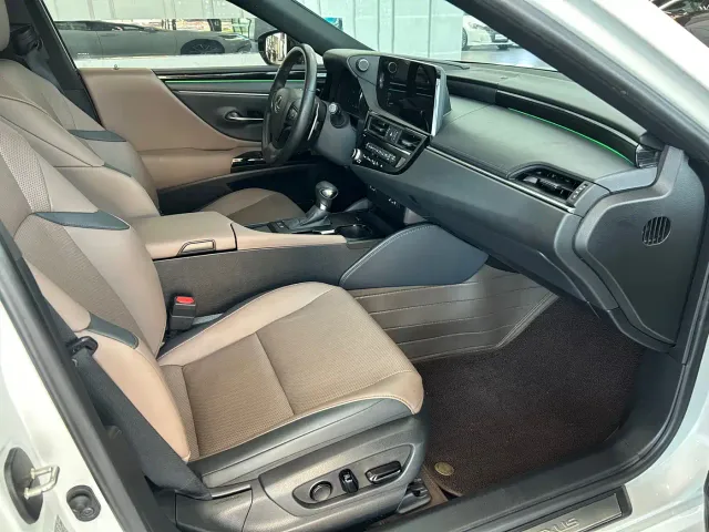 Lexus ES — Фото автомобиля 8