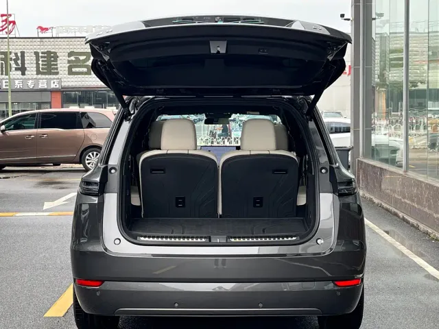 Li Auto L9 — Фото автомобиля 15