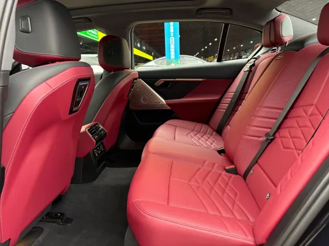 BMW 5 Series — Фото автомобиля 15