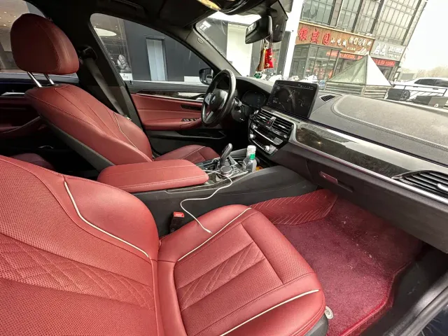 BMW 5 Series — Фото автомобиля 12