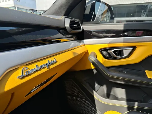 Lamborghini Urus — Фото автомобиля 11