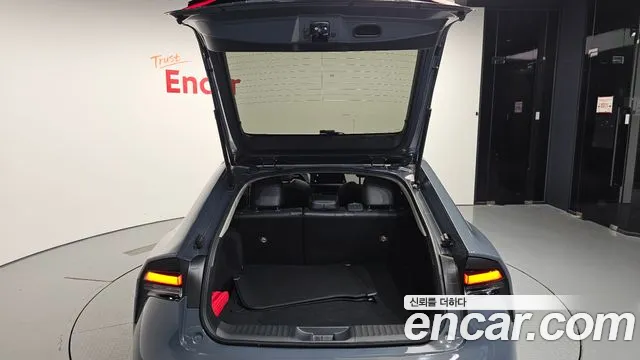 Toyota Prius Generation 5 — Фото автомобиля 20