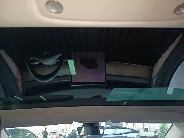 Tesla Model 3 — Фото автомобиля 17