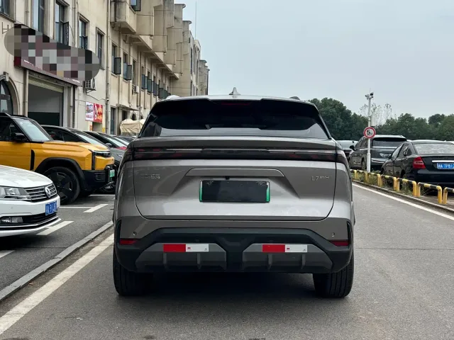 Geely Galaxy L7 — Фото автомобиля 8