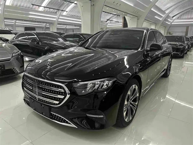 Фотография автомобиля — Mercedes-Benz E-Class