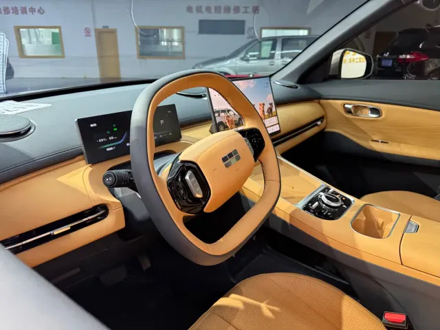 Geely Galaxy Starship 7 EM-i — Фото автомобиля 10
